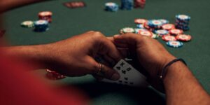 Bí quyết cách bluff trong Poker HitClub đúng thời điểm hiệu quả